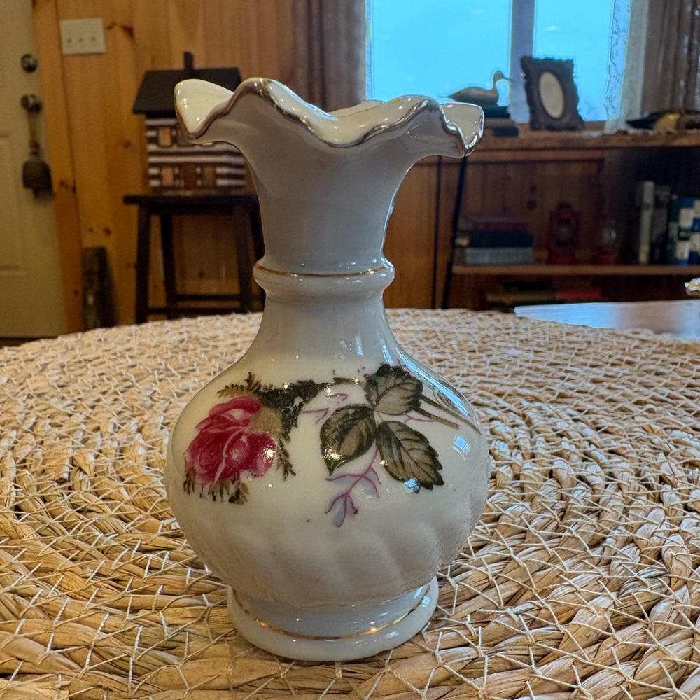 vintage porcelain "Moss Rose" bud vase made in Japan, Gold Trim (1950’s-1960’s)